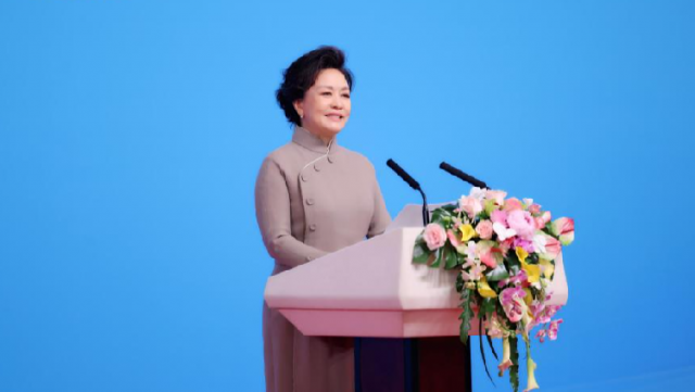 펑리위안 여사는 세계가 인공지능과 급속한 기술 변화가 주도하는 시대로 접어드는 만큼 여성들이 과학 교육을 통한 역량 강화를 반드시 이뤄야 한다고 강조했다(이미지: CGTN X)