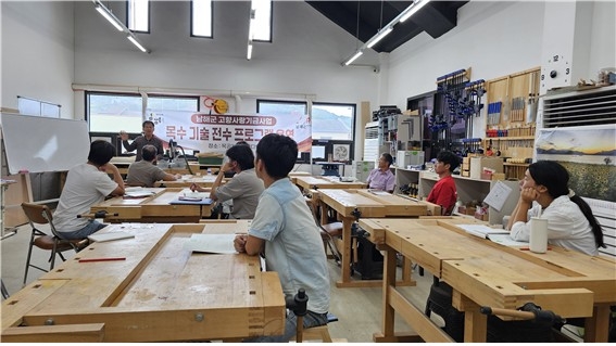 남해군, '목수 기술 전수 프로그램' 본격 시작