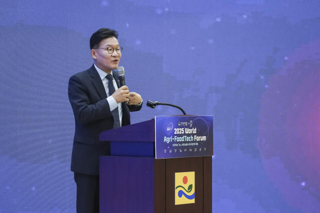 강위원 전라남도 경제부지사가 축사를 하고 있다