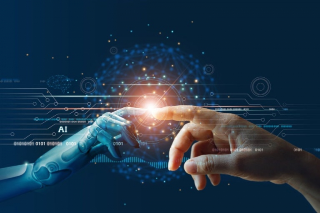 경희대 경영대학원 이커머스MBA 신광수 교수가 한국 AI 이커머스 생존전략 심포지엄의 의제로 ‘적용(application)하지 못하는 지식은 죽은 지식이다’를 채택했다. AI 에이전트는 ‘창의인간’과 효율 AI 간 시너지를 확대하기 위한 필수 동반자다