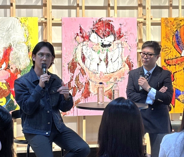 ‘APEC 2025 KOREA K-미술특별전’이 ‘예술로 지속가능한 미래, K-컬처의 힘’을 주제로 성공리에 마무리됐다. 사진 왼쪽이 전시를 총괄한 김종원 미술총감독(사진 : 김종원 감독 인스타그램)