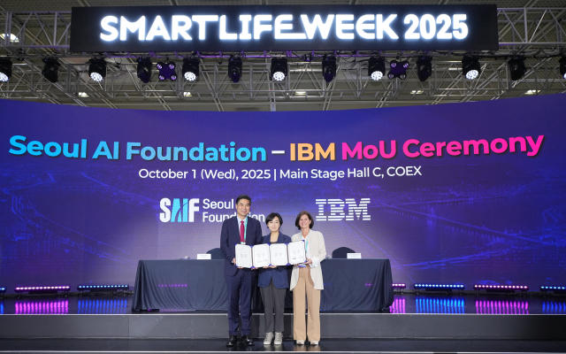 서울AI재단-IBM 업무 협약식(왼쪽부터 서울AI재단 김만기 이사장, IBM 코리아 이수정 대표이사, IBM 퀀텀 총괄임원 페트라 플로리존느(Petra Florisson))