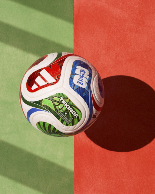 아디다스가 2026년 FIFA 북중미 월드컵의 공인구 ‘트리온다(TRIONDA)’를 공개했다(사진 제공=아디다스코리아)