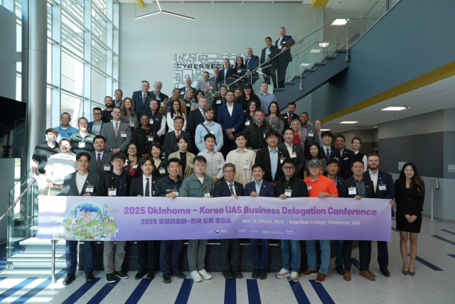 드론 로드쇼 단체 기념 사진 촬영