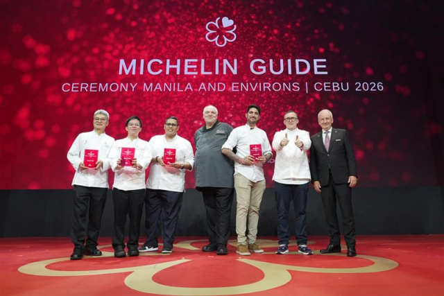 왼쪽부터 만 호(Man Ho) 총괄 중식 셰프 찬 치 파이(Chan Chi Fai) 셰프, 크루 스테이크하우스(Cru Steakhouse) 수셰프 어윈 마르케즈(Erwin Marquez) 셰프, 딥 니케이(DIP Nikkei) 로드리고 세라노(Rodrigo Serrano) 셰프, 마닐라 메리어트 호텔 총괄 조리장 마이크 브람머(Meik Brammer) 셰프, 칸타브리아(Cantabria) 셰프 드 쿠진 알바로 로메로-아브레우 라야(Álvaro 