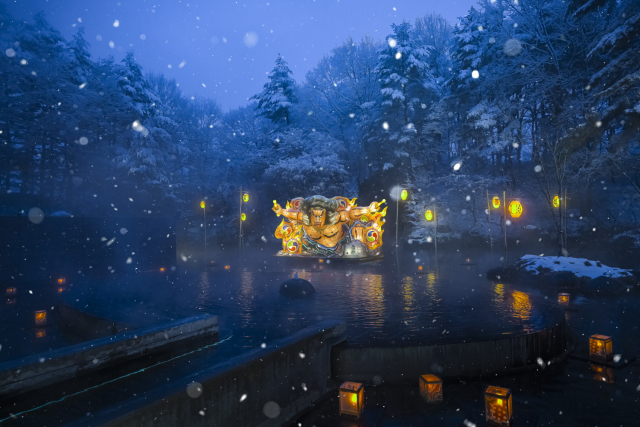 네부타의 빛과 전통을 담은 설경 유키미 노천탕 ‘네부리 나가시 등롱’ 전경
