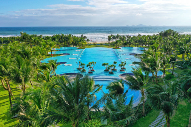 더 엠피리언 깜란 비치 리조트