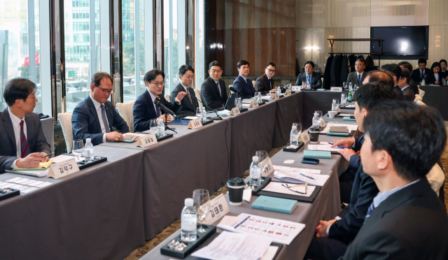 지난 7일 상하이 리츠칼튼 호텔에서 산업통상부가 주재하는 중국 진출 한국기업 간담회가 개최됐다