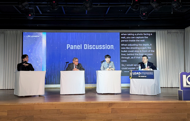 ‘레이저옵텍 LEAD 심포지엄’에서 국내외 연자들이 패널 토의를 진행하고 있다(사진=레이저옵텍)