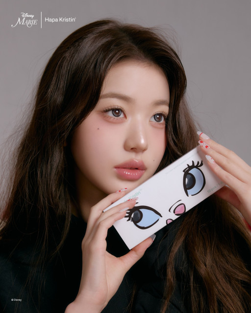 ‘캣티튜드 크리스틴’ 에디션을 착용한 하파크리스틴의 글로벌 앰버서더 장원영의 모습