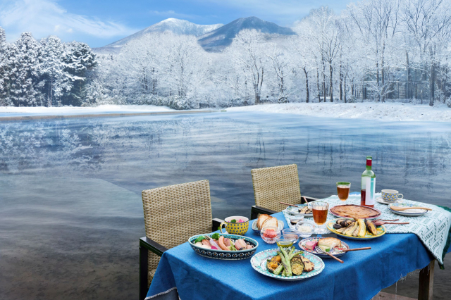 호시노 리조트 리조나레 나스가 농원에서 즐기는 겨울 브런치 프로그램 ‘야타이 투 팜(YATAI to FARM)’을 진행한다. 사진은 나스 산맥을 바라보는 특별석