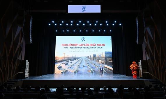 응우옌 꾸옥 중(Nguyen Quoc Dung) CT Group 대표는 ‘UAV-아세안 슈퍼 본부 연합(UAV-ASEAN Super Headquarter Union)’에 대한 투자 결정을 공식 발표했다