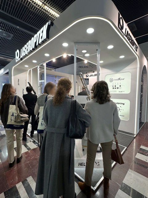 레이저옵텍의 ‘IMCAS 2026’ 전시 부스 전경(사진=레이저옵텍)
