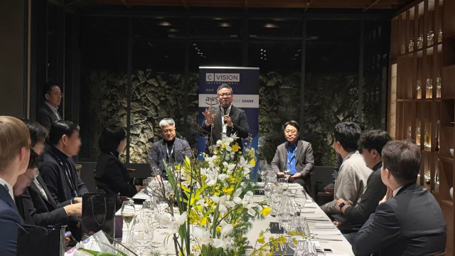 스마일샤크 장진환 대표가 1월 29일 ‘AI 시대의 산업 혁신: 클라우드 마이그레이션에서 AI 전환까지’ 행사에서 AI MSP 전략을 설명하고 있다(제공=스마일샤크)