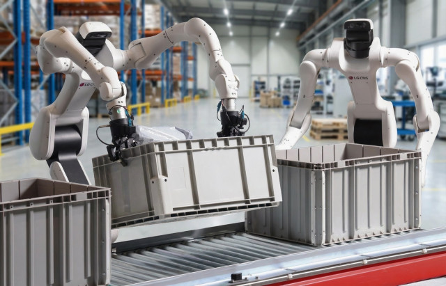 LG CNS가 덱스메이트 휴머노이드 로봇을 산업현장에 투입하기 위해 트레이닝 시키는 모습