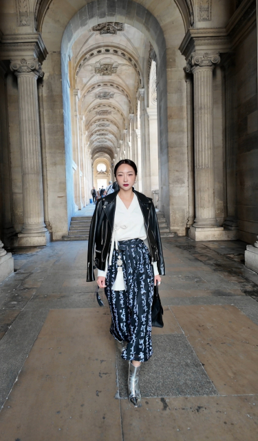 배선영 스타일리스트. 파리 패션위크에서 한복을 현대 패션으로 재해석한 루이뷔통 스타일링