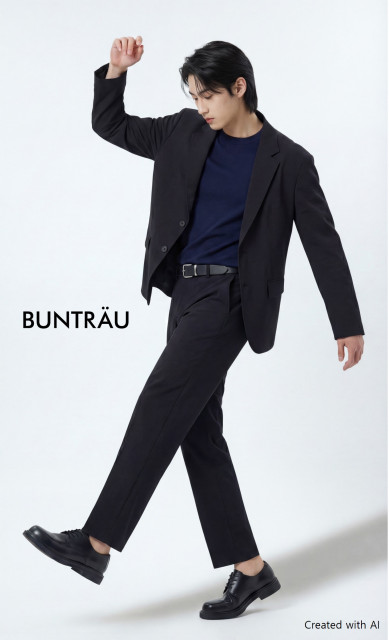 GS샵 AI 모델이 분트로이 남성 라인 플렉슈라 재킷 및 팬츠를 선보이고 있다