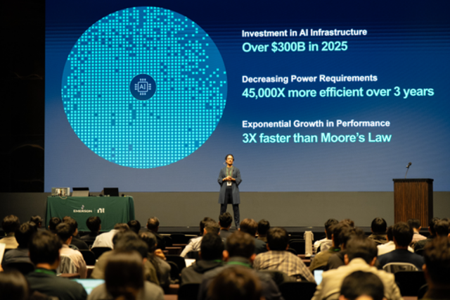 NI Days Korea 2026에서 강연하는 Emerson Test and Measurement Business Group Ritu Favre