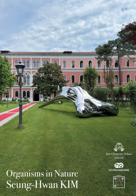 Organisms in Nature_Seung-Hwan KIM, 이탈리아 베니스 산 클레멘테 팔라이스 베니스, 김승환 조각 Organism-Cloud 2023-4, Stainless steel, 1,100 x 400 x280 cm, 2,000kg