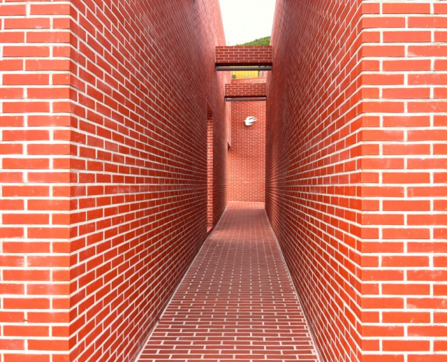 특유의 미니멀한 디자인이 돋보이는 룰리커피 대구 가창점