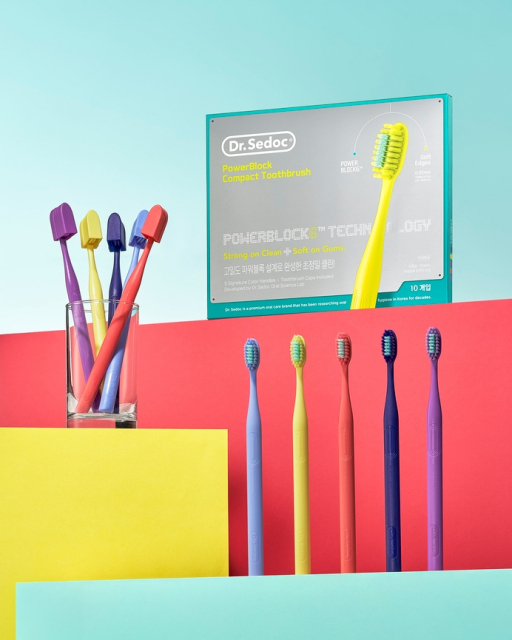 라이온코리아 ‘닥터세닥 파워블록 콤팩트 칫솔’ 연출컷(사진 제공: 라이온코리아)