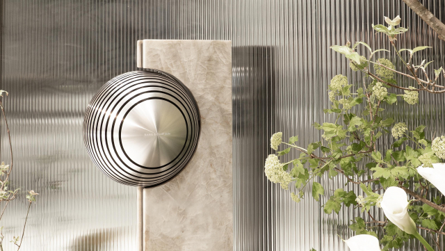 뱅앤올룹슨, 사운드·조경·소재가 하나로 어우러지는 안톨리니와의 협업 설치 작품 공개