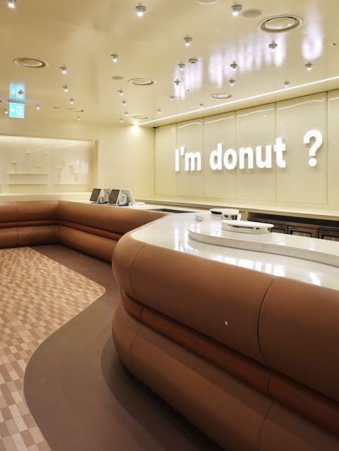 프리미엄 생도넛 브랜드 아임도넛(I’m donut?)이 오는 6월 30일 신세계백화점 강남점 지하 1층 스위트파크에 브랜드 최초의 백화점 매장을 오픈한다(제공=에잇그라운드)