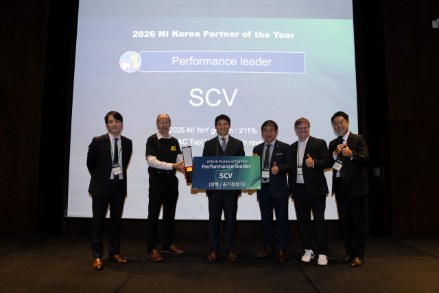 ‘NI Day 2026’에서 SCV가 ‘2026 NI Partner of the Year – Performance Leader’상을 수상했다. 왼쪽부터 정구환 에머슨 T&M 코리아 대표, 토니 벤토(Tony Vento) 글로벌 세일즈·마케팅 시니어 디렉터, SCV 이병관 대표, 조셉 수(Joseph Soo) 에머슨 T&M APAC 부사장, 데이비드 홀(David Hall) 마케팅 시니어 디렉터, 김태형 에머슨 T&M 코리아 부장