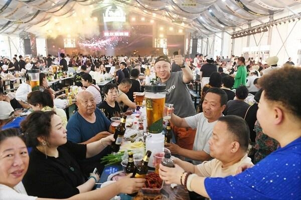 [PRNewswire] Xinhua Silk Road: 중국 하얼빈 빙설 세계에서 국제 맥주 축제 개막