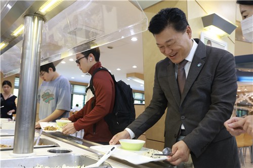 충북도, 대학생과 함께한 '천원의 아침밥'…소통으로 따뜻해진 아침