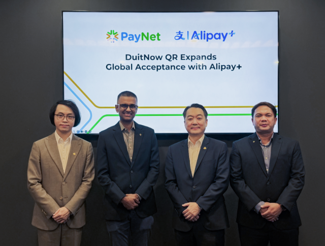 From left to right: Michael Guo, General Manager of Alipay+ SEA, ANZ and South Asia, Ant International; Praveen Rajan, Chief Executive Officer of PayNet; Danny Chung, General Manager of Alipay+ Global Growth Center, Ant International; and Azrul Fakhz