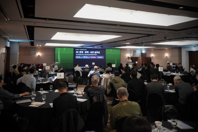 22일 서울 강남에서 열린 에즈웰에이아이 주최 ‘AI Acceleration Day’ 행사장에서 참석자들이 세션에 집중하고 있다