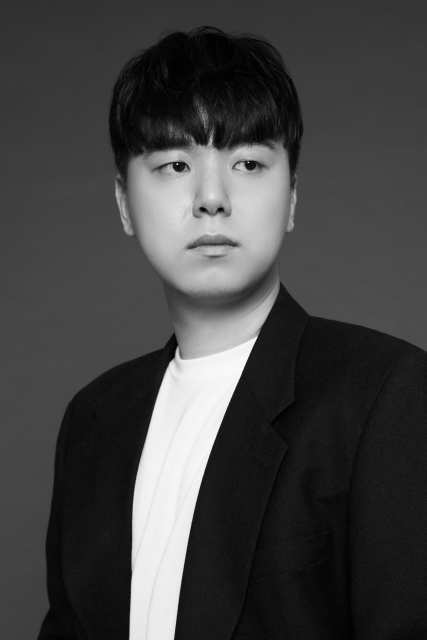송진욱 작가
