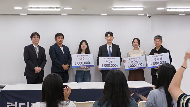 럽디가 관계심리 분야의 의미 있는 연구를 발굴하고 연구자를 지원하기 위해 제1회 ‘럽디관계심리연구상’을 개최했다. 대상은 숙명여자대학교 대학원 사회심리학과 신유연 연구자의 ‘경제적 대상화 지각이 연인 관계 의도에 미치는 영향: 비인간화의 매개 효과와 성별 차이’가 선정됐다(제공=럽디)